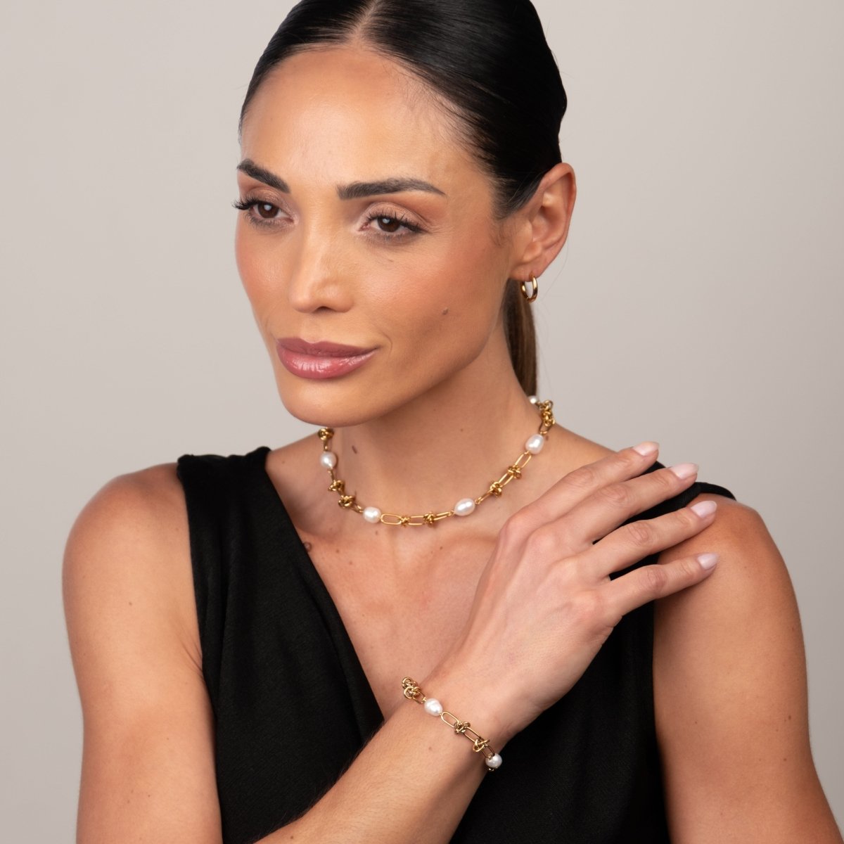 Knot and Pearls Necklace - 18k Gold Plated