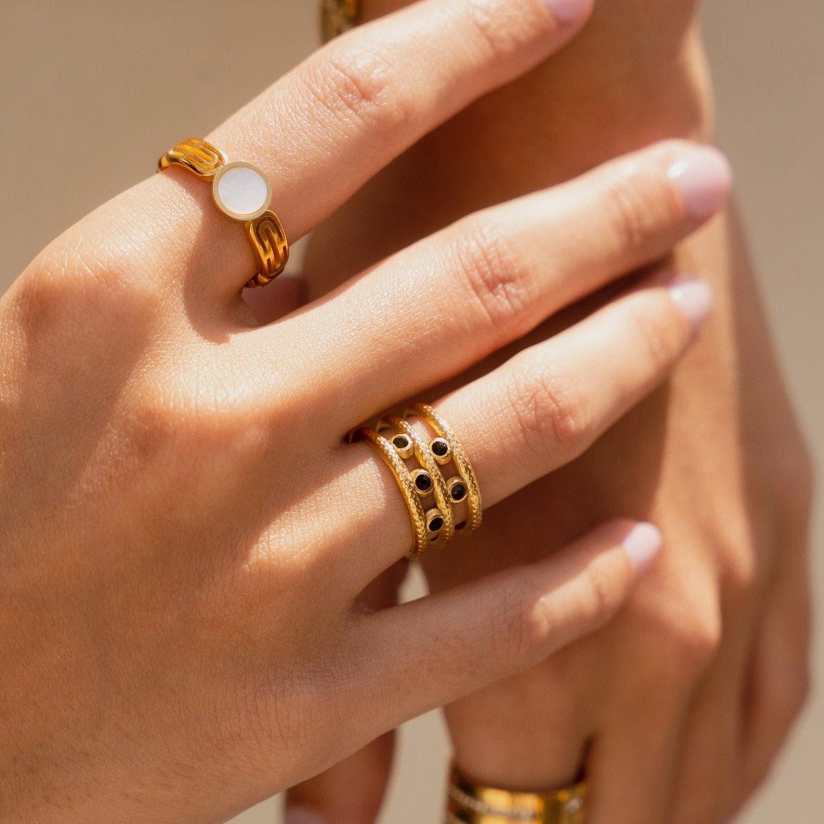 Athena Mother-of-Pearl Ring 18k Gold Plated