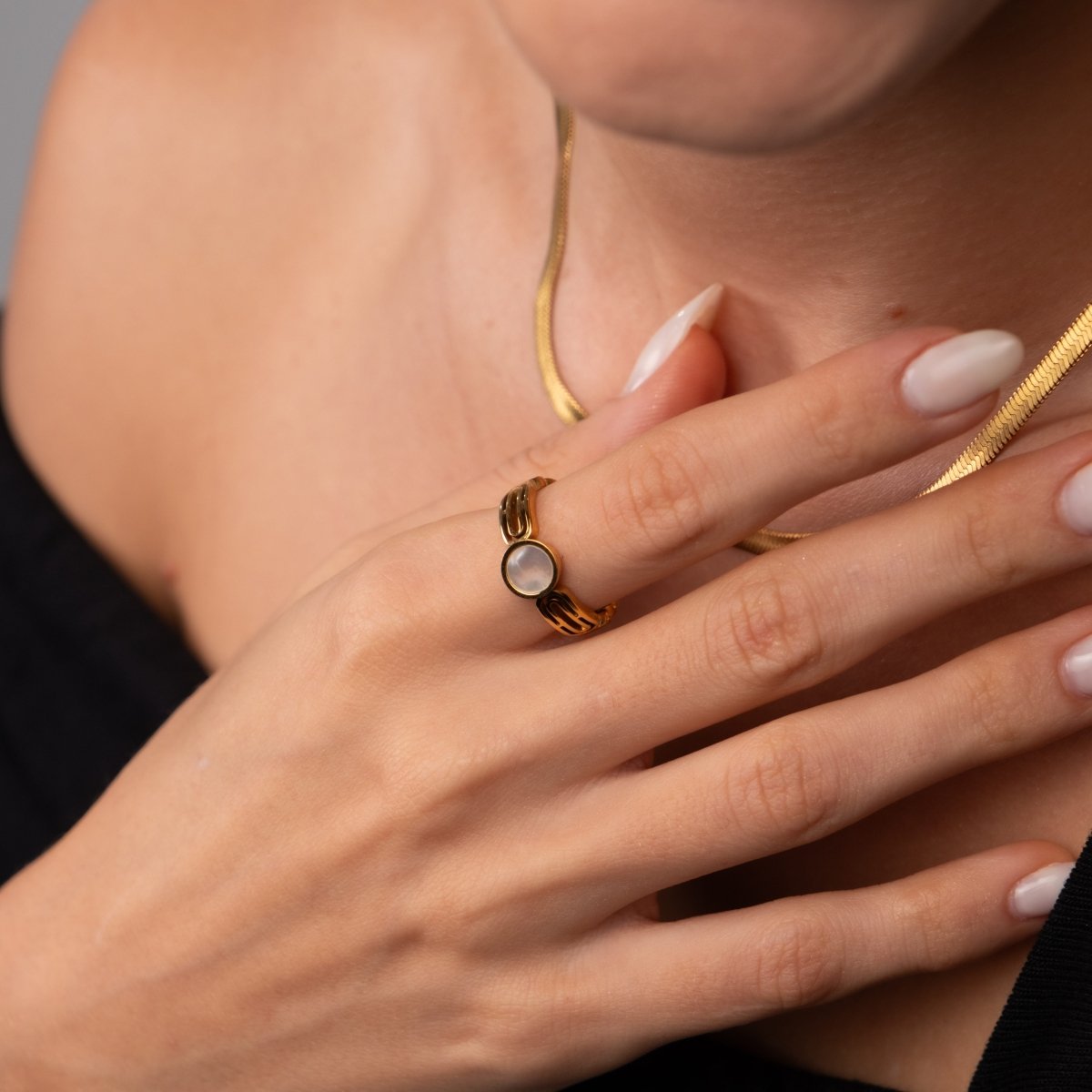 Athena Mother-of-Pearl Ring 18k Gold Plated