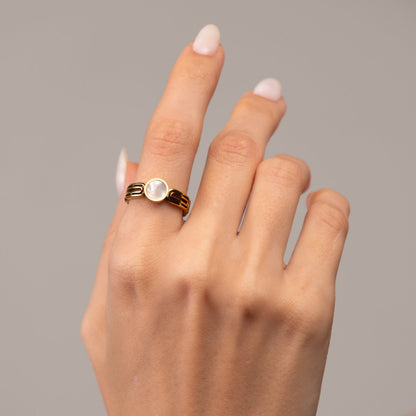 Athena Mother-of-Pearl Ring 18k Gold Plated