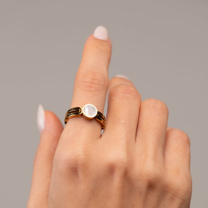 Athena Mother-of-Pearl Ring 18k Gold Plated
