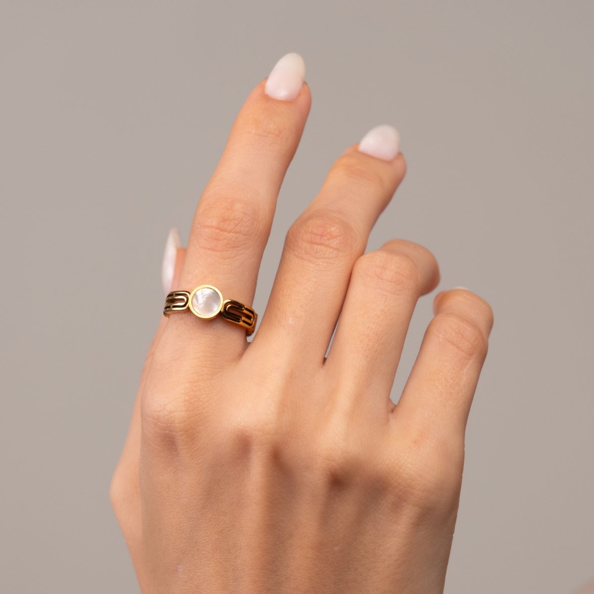 Athena Mother-of-Pearl Ring 18k Gold Plated