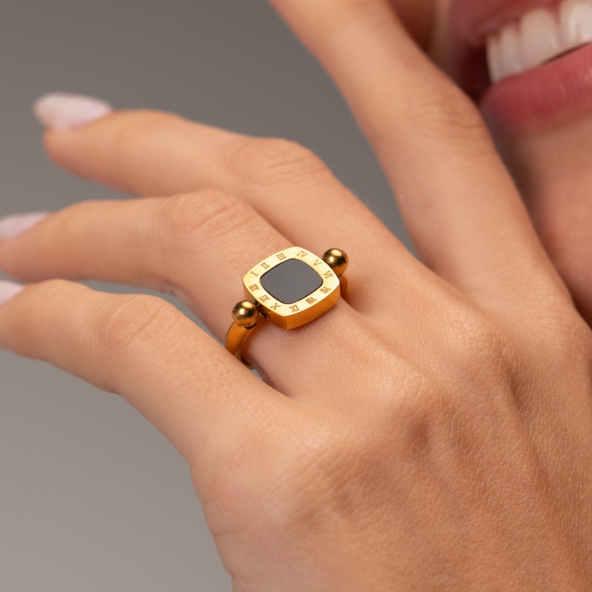 Square Charm Spinner Ring - 18k Gold Plated