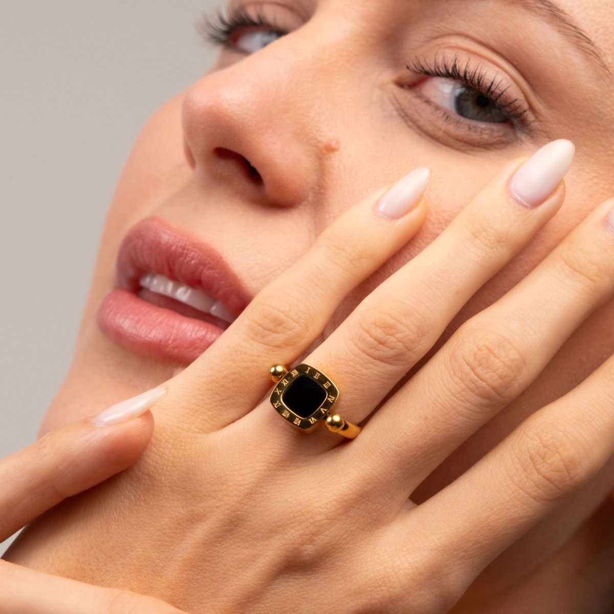 Square Charm Spinner Ring - 18k Gold Plated