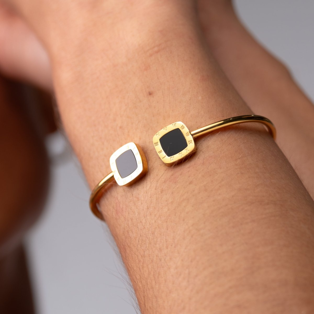 Bella Onyx Bangle Bracelet 18k Gold Plated